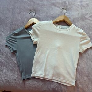 ARITZIA - T-SHIRTS